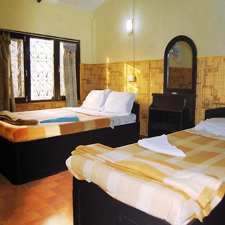 Rainbow Safari Resort Sauraha Exteriér fotografie